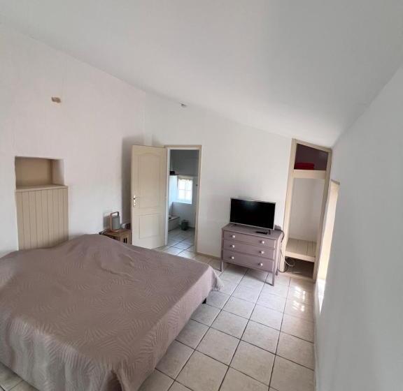 膳宿费 Chambre D Hôte Lavande Lit King Size Double Lits Jumeaux Salle De Bain Et Terrasse Privatives