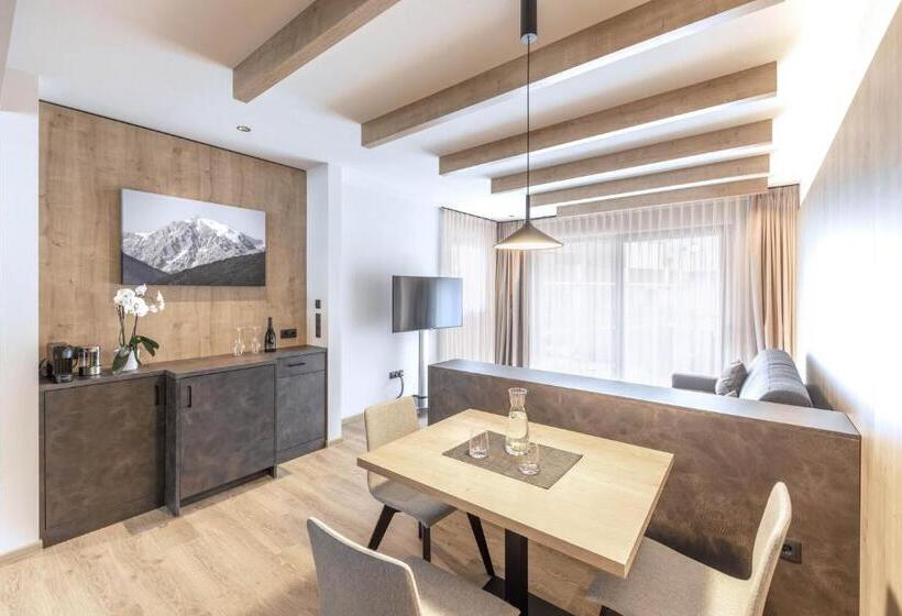 膳宿费 Villa Hubertus Luxuria Nova Suites   Adults Friendly