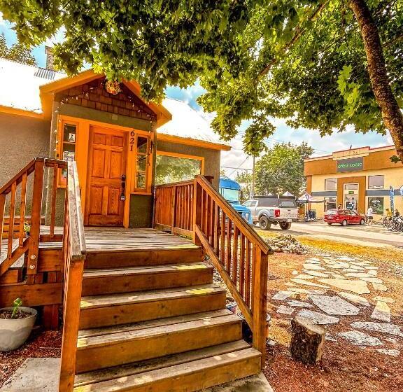 مبيت وإفطار The Cedar Room