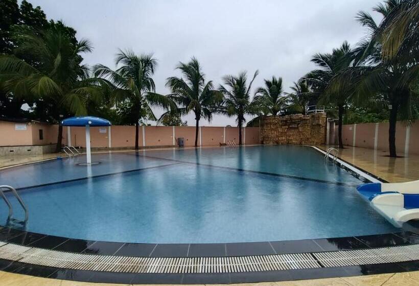 בית מלון כפרי B N Farm Badlapur