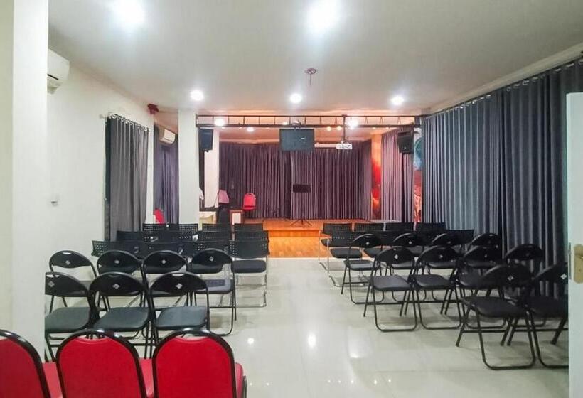 בית מלון כפרי Urbanview Botania Meeting Point Batam By Reddoorz