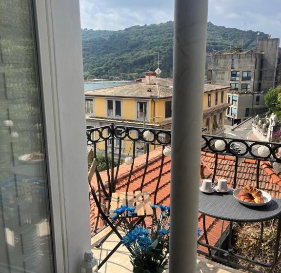 بنسيون Le Finestre Veneris