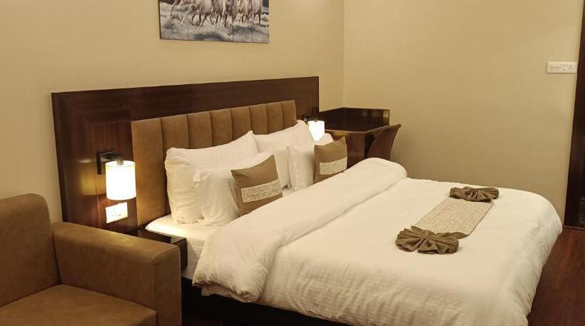 Xcelsior Hotel And Spa By Roh