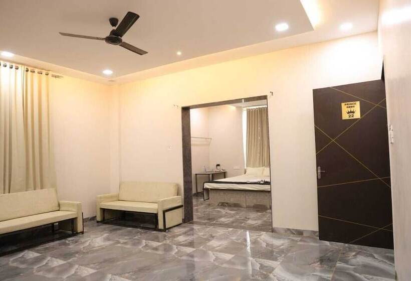 Navkar Palace Hotel & Resort, Sanawad