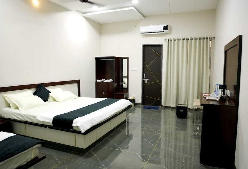 Navkar Palace Hotel & Resort, Sanawad