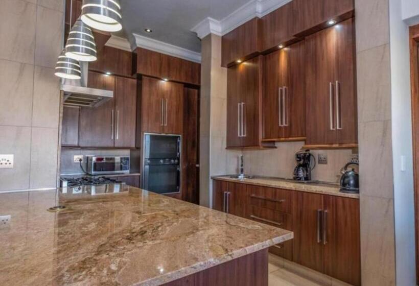 פנסיון Fairview Manor