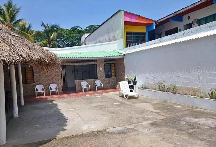 پانسیون Juva Hostel   Coveñas