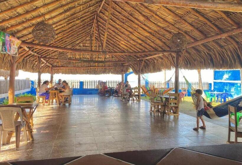 پانسیون Room In Cabin   Cabana With Breakfast And Pool On The Beach