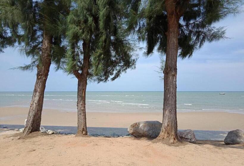 تختخواب و صبحانه Bc Summer Beach
