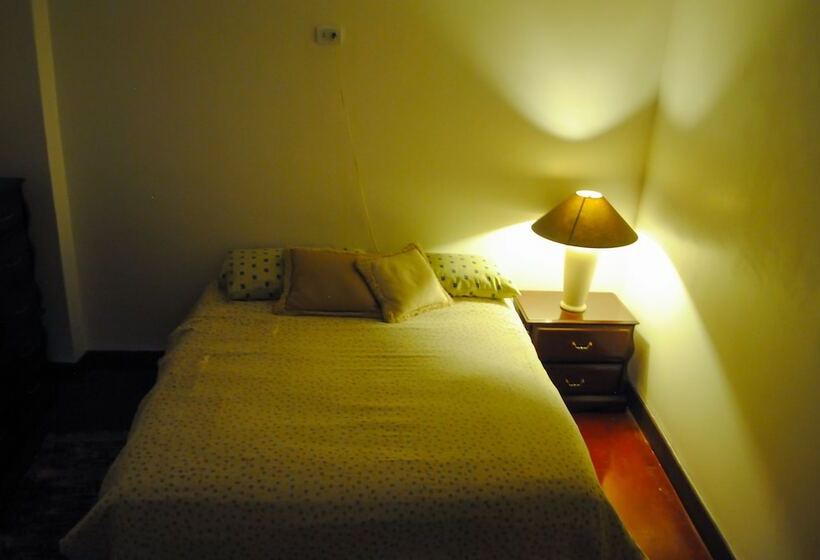 تختخواب و صبحانه Nomad Hostel