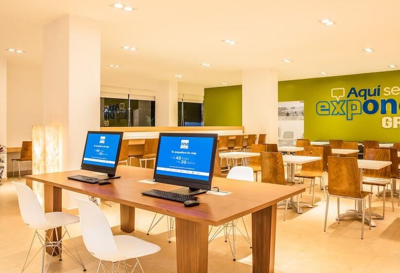 ホテル One Puebla Serdan