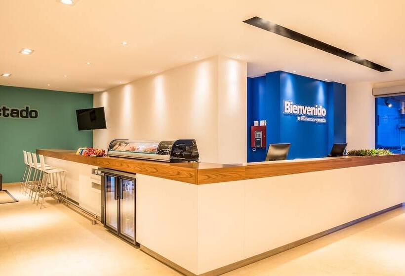 ホテル One Puebla Serdan