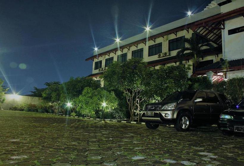 هتل Zen Rooms Sawojajar