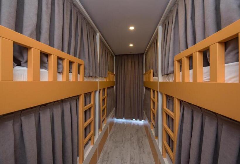 Sakura Hostel & Pub