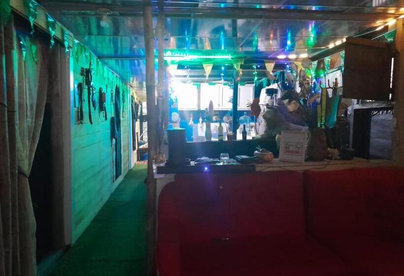 فندق صغير Hostal Cafe Axel