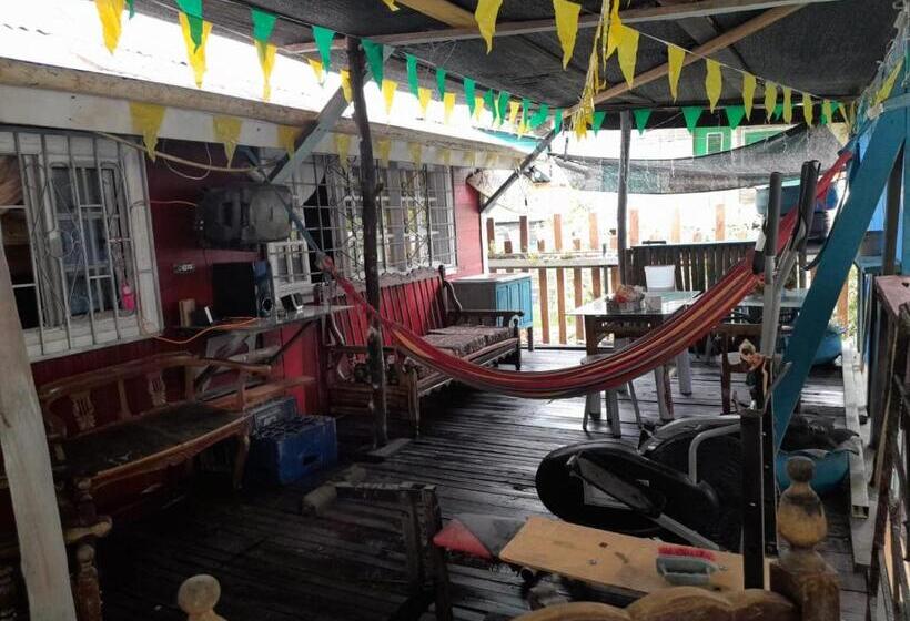 فندق صغير Hostal Cafe Axel