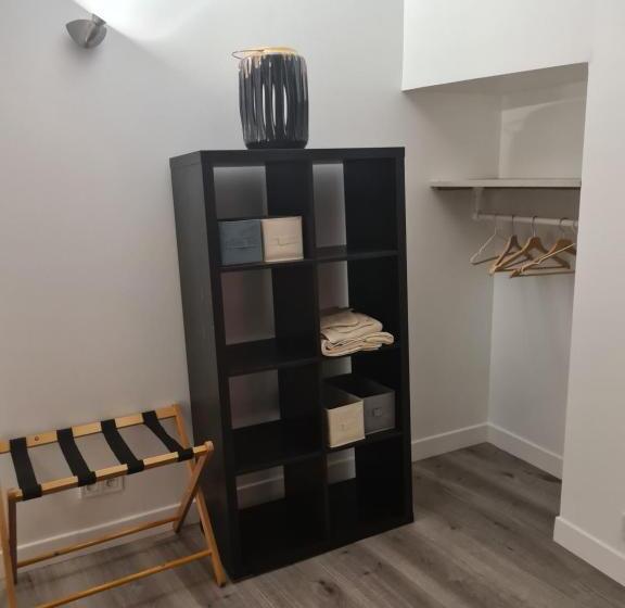 ベッドアンドブレックファースト Gîte En Face Du Château De Nizas, Renovation Totale Et Changement De Proprietaire, 4 Chambres D Hôte