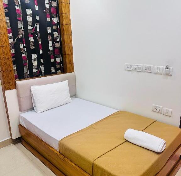 فندق Embassy Grand Boarding And Lodging