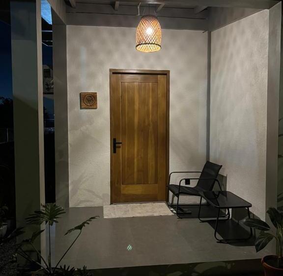 پانسیون Liontree Villa