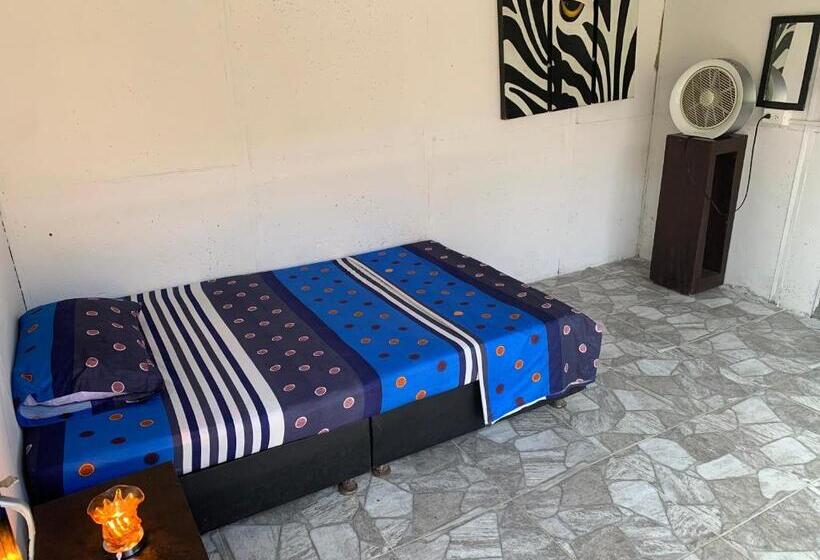 پانسیون Supershorts