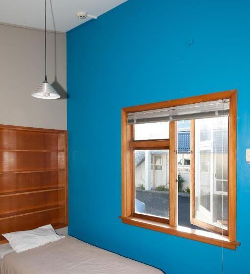 هاستل 85 On Bealey