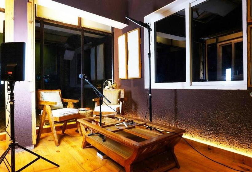 בית מלון כפרי Aavya Wellness Retreat Center