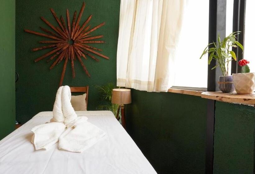 בית מלון כפרי Aavya Wellness Retreat Center