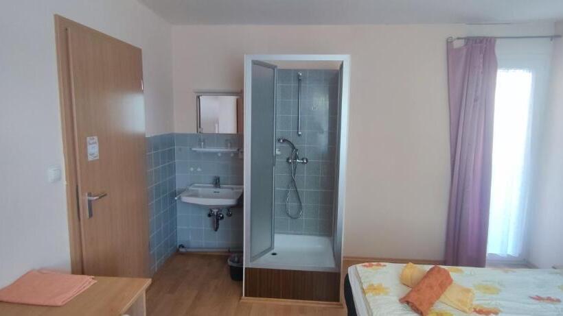 膳宿费 Alb Rooms, Zimmer Auf Der Schwäbischen Alb