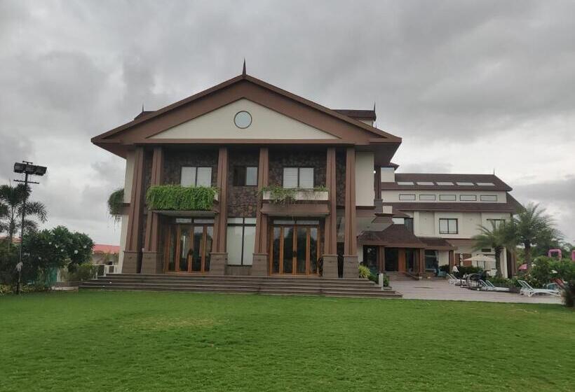 Отель La Casa Club And Resort