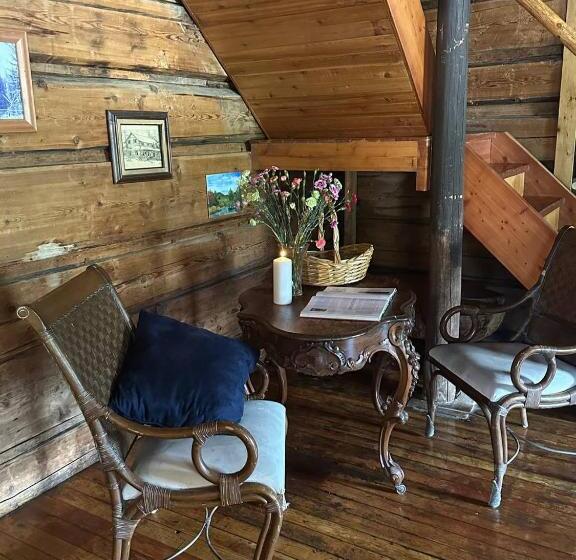 בית מלון כפרי Rustic Beaverfoot Lodge Room N8