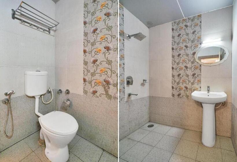 בית מלון כפרי Super Collection O Kushal Nagar Near Ksrtc Bus Stand Formerly Rr Residency