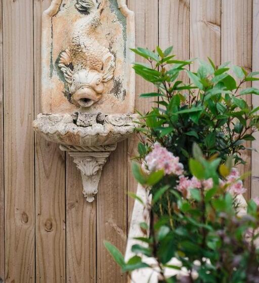 بنسيون Port Fairy Bnb   The Yellow Suite
