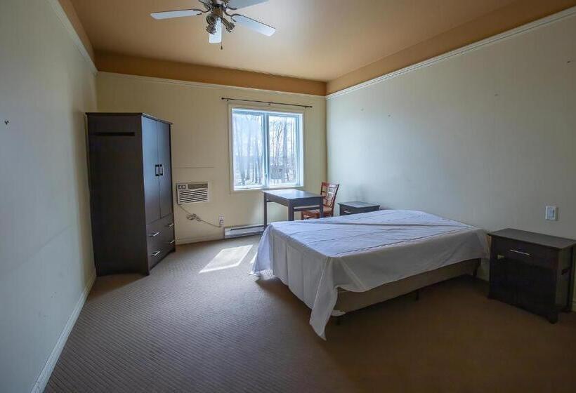 پانسیون Room In Studio   Varenne Hotel Private Double Room 3