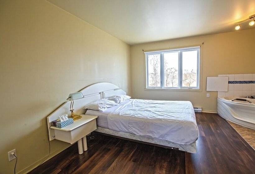 پانسیون Room In Studio   Varenne Hotel Private Double Room 4