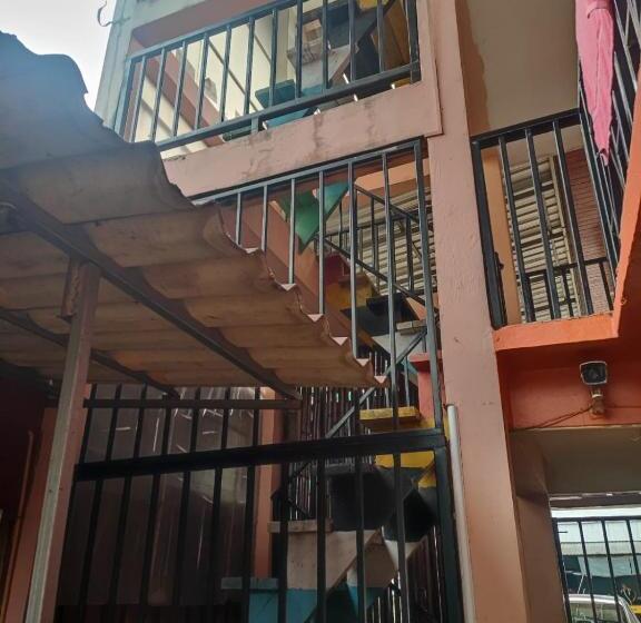 هتل Leng Saysana Guesthouse