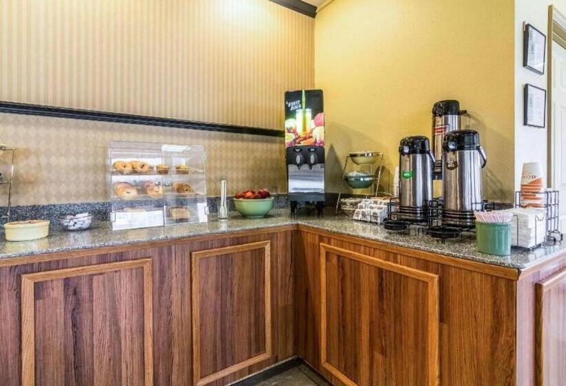 בית מלון כפרי Rodeway Inn And Suites Lakeland