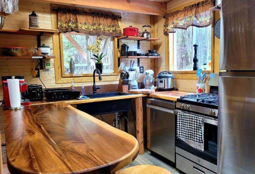 بنسيون Aloha Lodge  Private Eco Log Cabin Near Volcano National Park