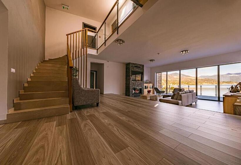 پانسیون Modern Cosy House By Lake View Colibita Resort   Vila C2