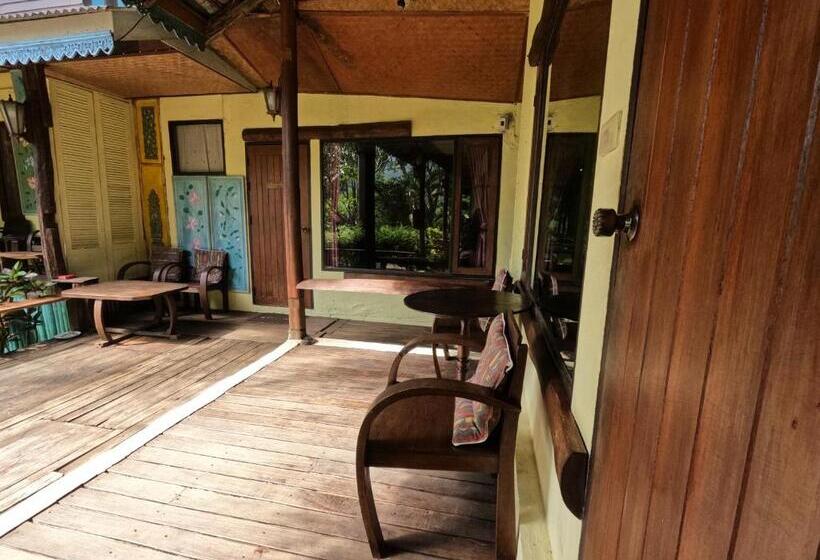 บ้านไม้คนเมือง Baan Mai Kon Muang Pai Resort