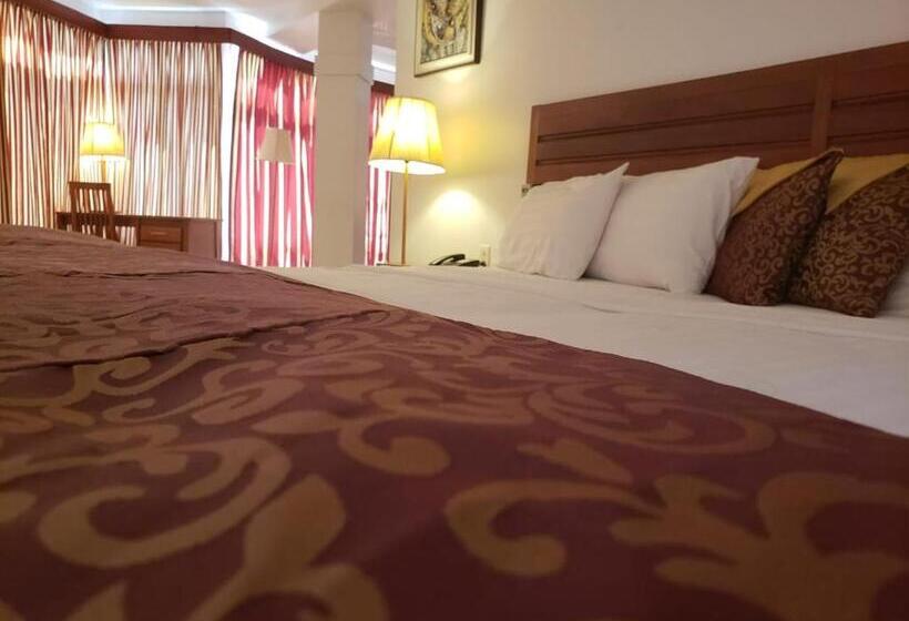 هتل Tropical Keys