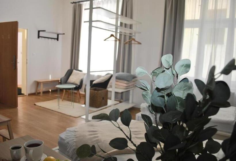 هاستل 7 Nights Apartments Dominikánské N