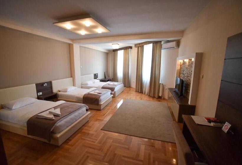 هتل Garni Uni Elita Lux