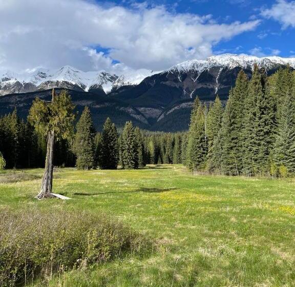 فندق Rustic Beaverfoot Lodge Room N10