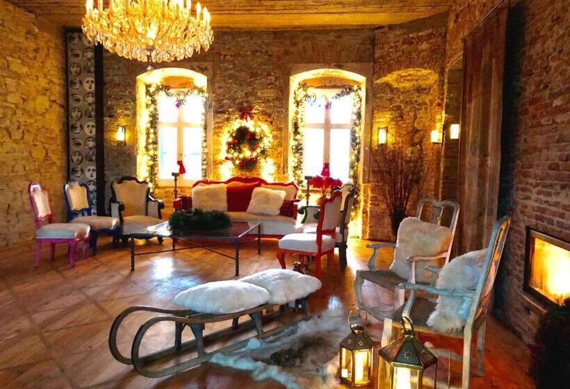 リゾートホテル Péchy Castle