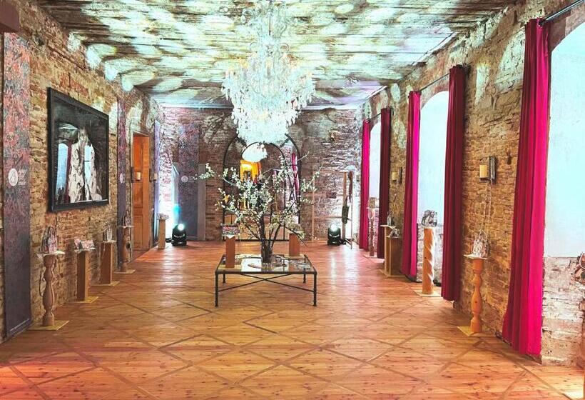 リゾートホテル Péchy Castle