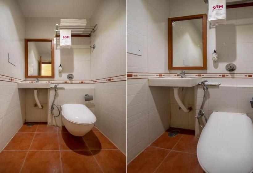 בית מלון כפרי Treebo Sam Residency