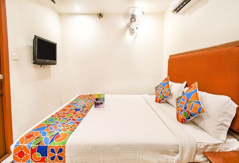 בית מלון כפרי Treebo Sam Residency