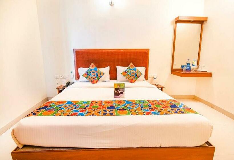 בית מלון כפרי Treebo Sam Residency