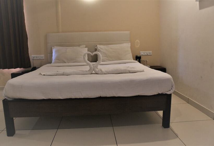 Отель White Feather Toran Resort