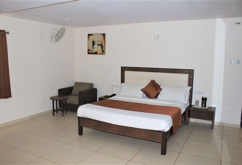 Отель White Feather Toran Resort